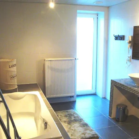 펜션 3 Bedrooms House With Enclosed Garden And Wifi At *
