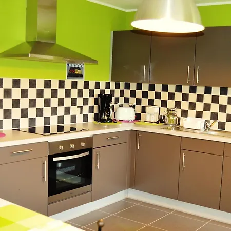 펜션 3 Bedrooms House With Enclosed Garden And Wifi At *